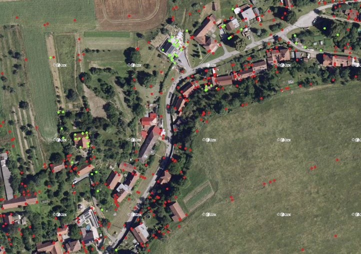 Podrobné body hranice parcely obarvené podle kódu kvality v aplikaci Pozemkov